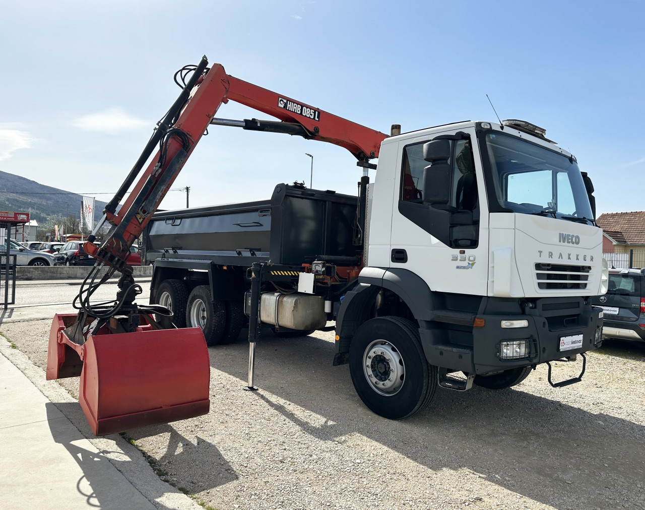 IVECO TRAKKER 330 KIPER SA KRANOM