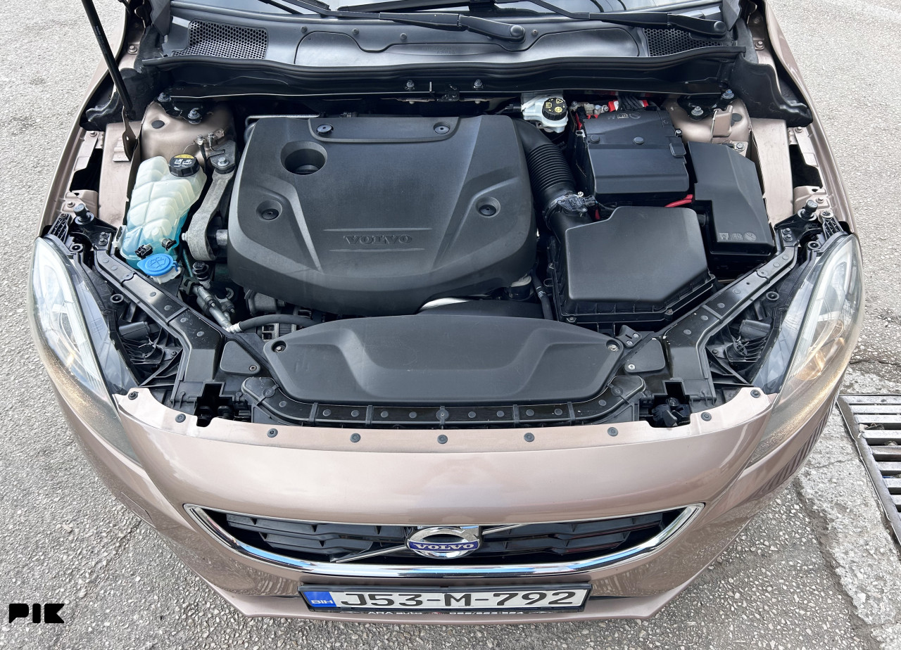 VOLVO V40 2.0 D2