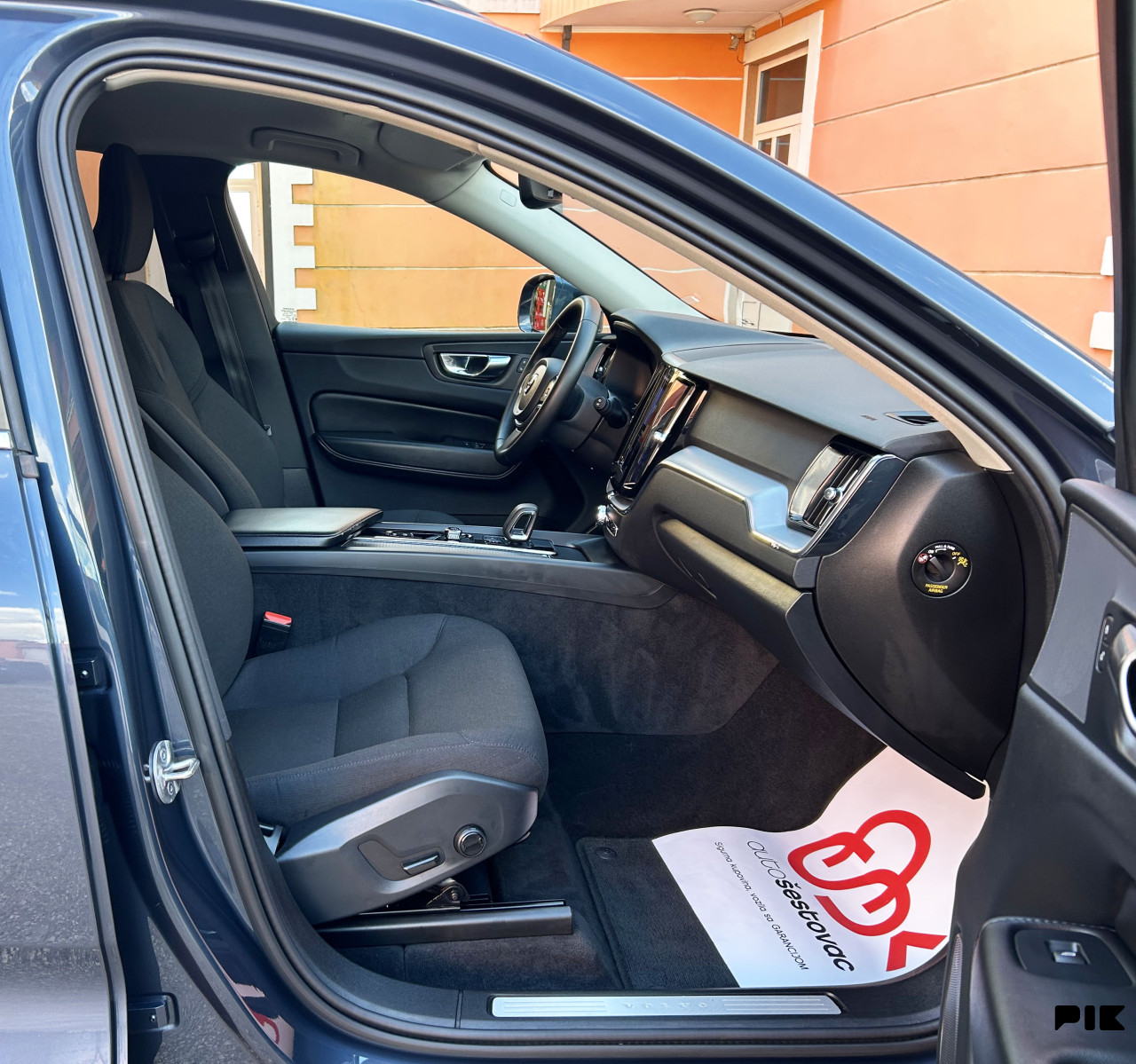 VOLVO XC60 2.0 B4 MOMENTUM PRO AUTOMATIK 2022