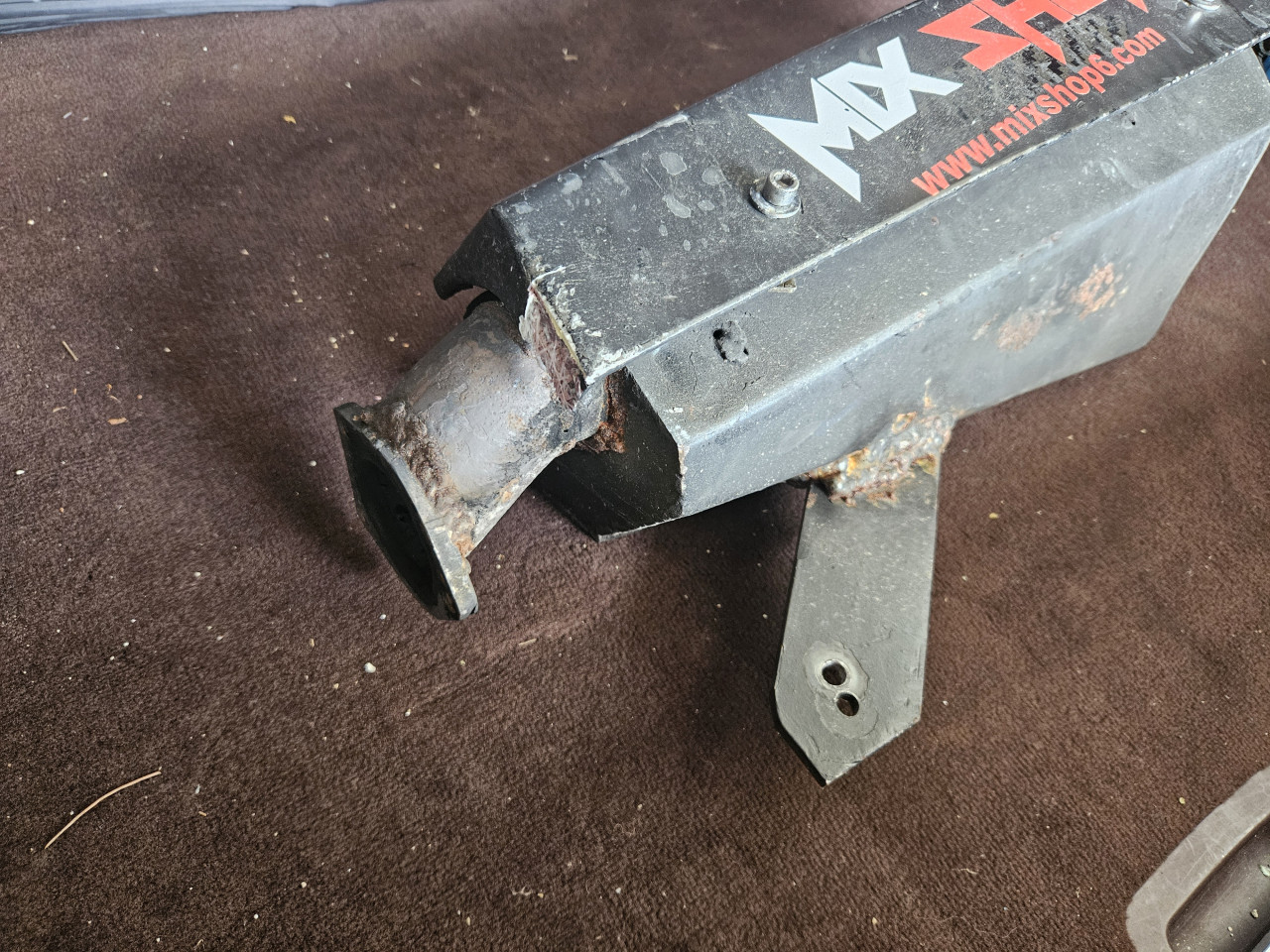 Lijevi auspuh za motor skuter skinut sa Gilera GP800 GP 800 izduv
