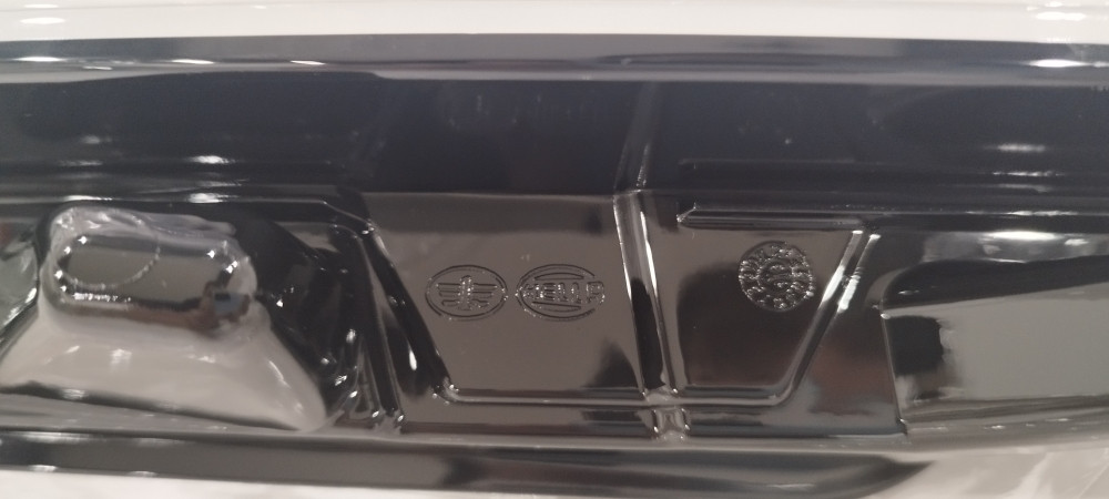 Staklo Fara VW Passat B8 2016-2019 Hella