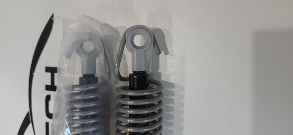 BMW F10 Amortizer gepeka zadnje haube