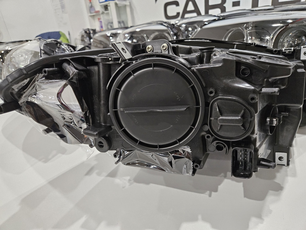 Far BMW 5 F10 F11 2010-2013 Hella 7 271 911-21