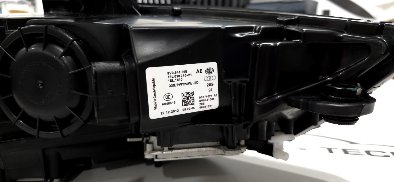 FAR AUDI A3 8V 2013-16 Xenon 8V0 941 005 006 Hella