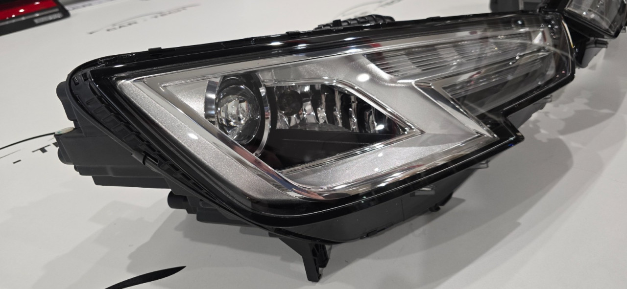 FAR Audi A4 B9 2016-2019 Xenon 8W0 941 005 006