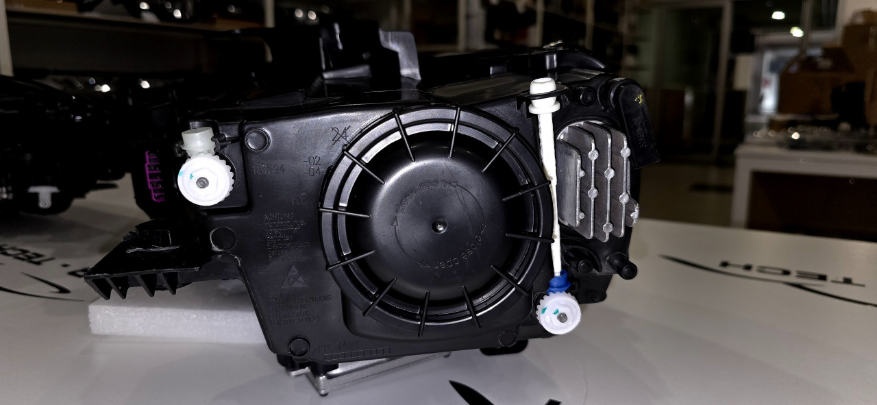 FAR AUDI A3 8V 2013-16 Xenon 8V0 941 005 006 Hella