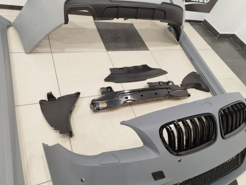 BMW F10 M paket Body Kit sa maglenkama griljama maskama