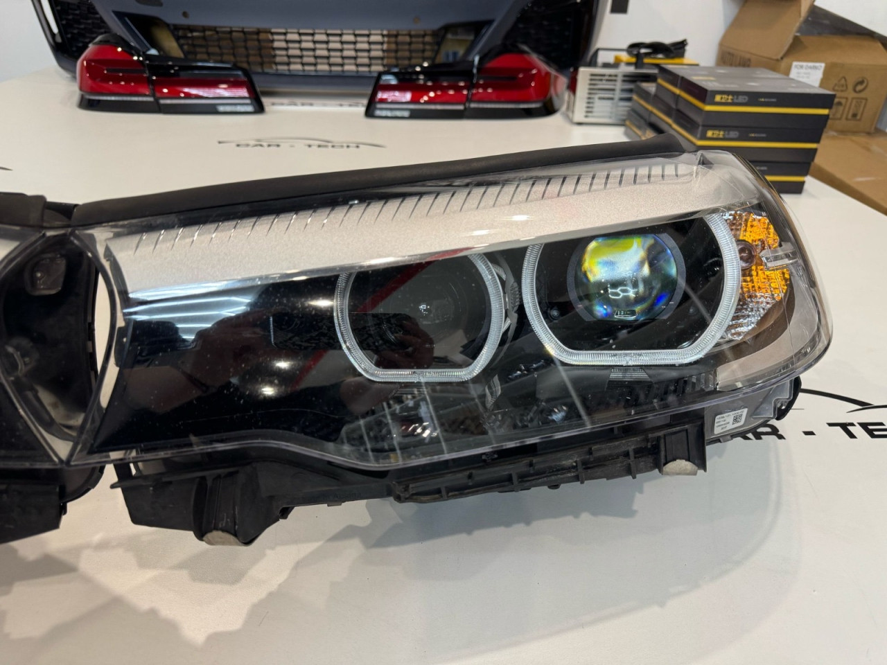 BMW 5 G30 far sa svim elektronikama LED koristeno