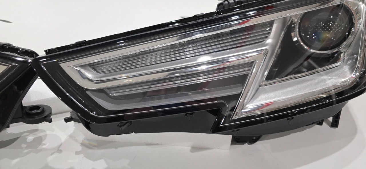FAR Audi A4 B9 2016-2019 Xenon 8W0 941 005 006