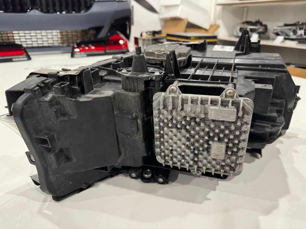 BMW 5 G30 far sa svim elektronikama LED koristeno