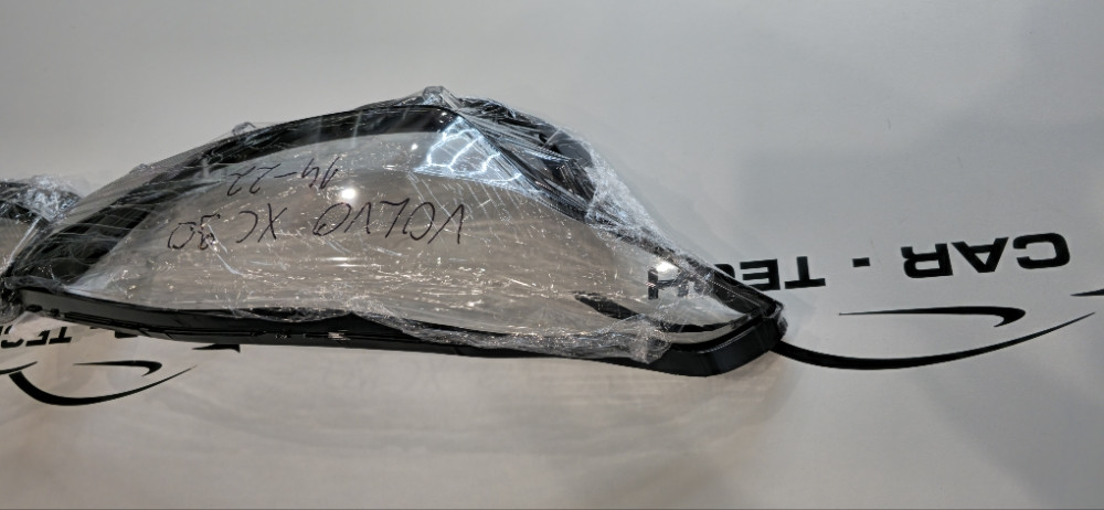 Staklo fara Volvo XC90 2014-2022 STAKLO FAR VOLVO