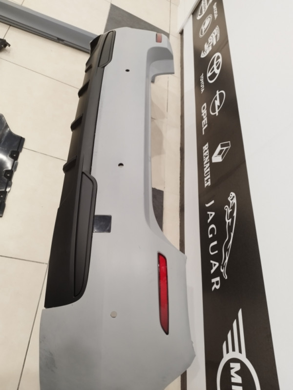 BMW F10 M paket Body Kit sa maglenkama griljama maskama