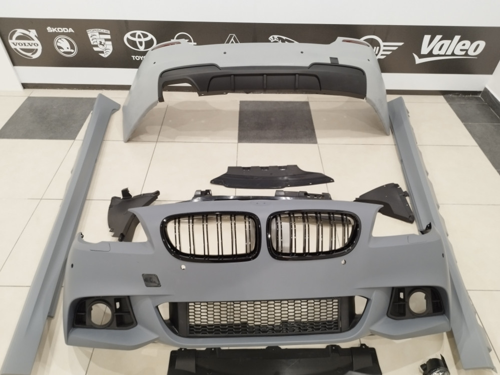 BMW F10 M paket Body Kit sa maglenkama griljama maskama