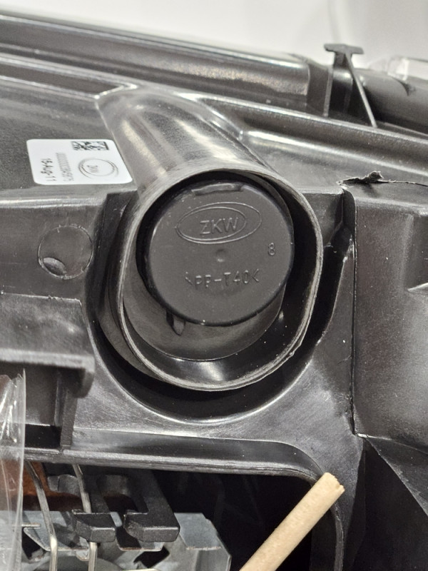 FAR BMW 7 F01 F02 dynamic xenon 7228428 ZKW Lighting