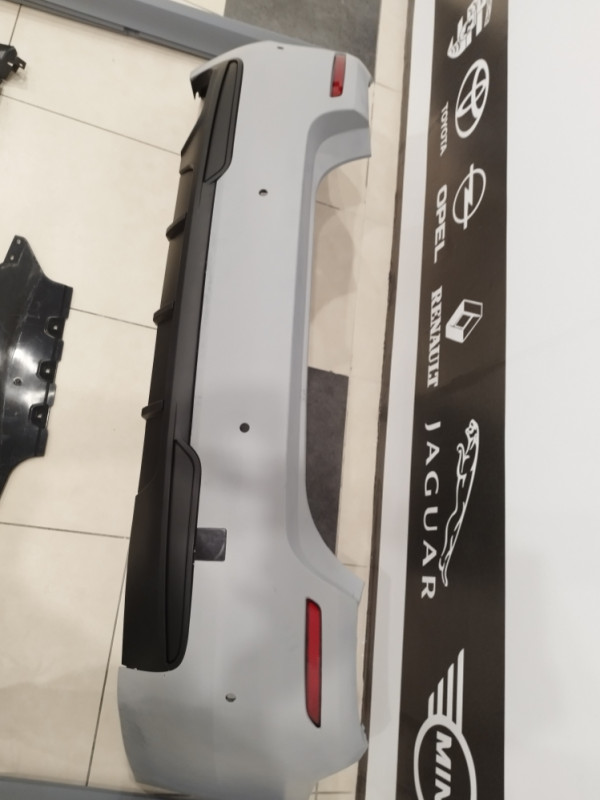 BMW F10 M paket Body Kit sa maglenkama griljama maskama