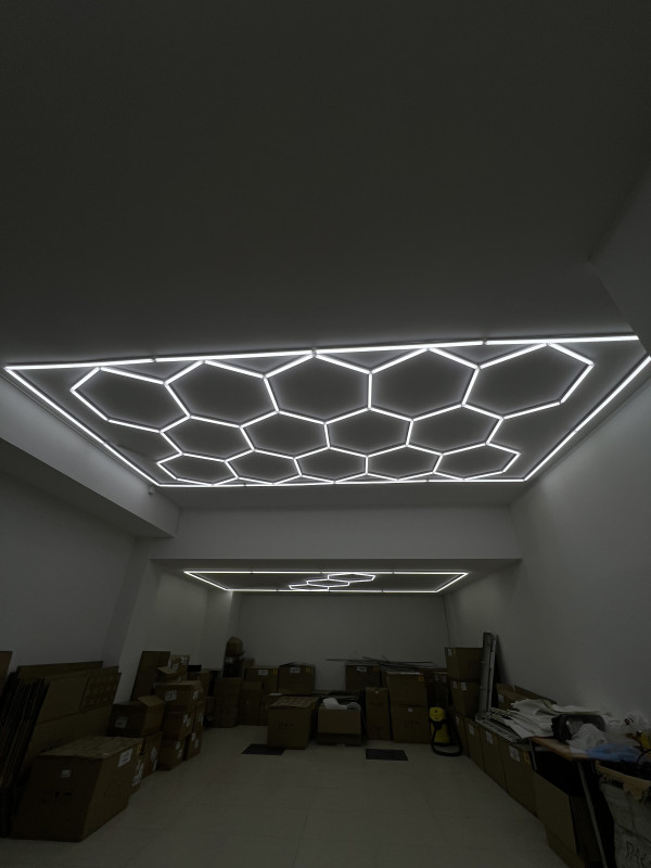 Heksagonalna LED rasvjeta heksagon 220V MOGUCE NA RATE 40 KM/MJ
