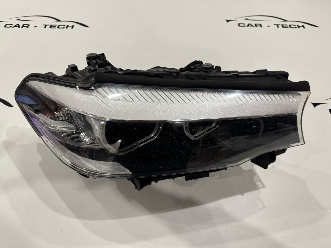 BMW 5 G30 far sa svim elektronikama LED koristeno
