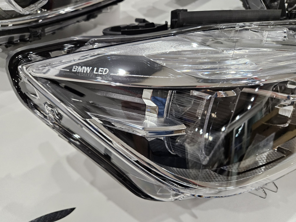 Far BMW 3 F30 LCI 2016.-2019.LED Far Hella