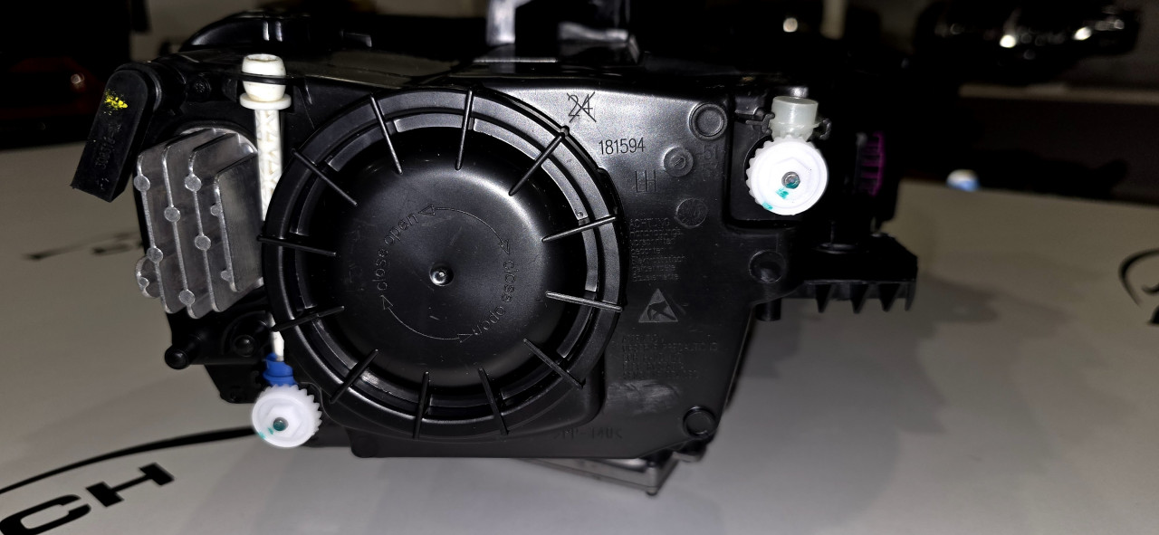 FAR AUDI A3 8V 2013-16 Xenon 8V0 941 005 006 Hella