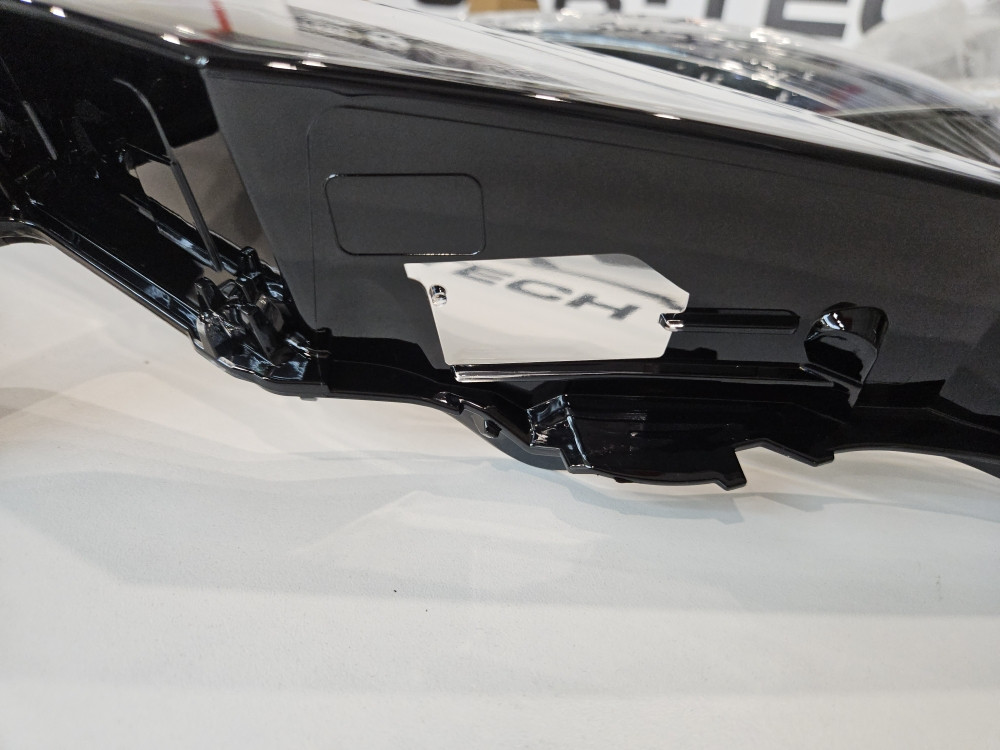 Staklo Far Audi Q8 Staklo fara 2018-2024