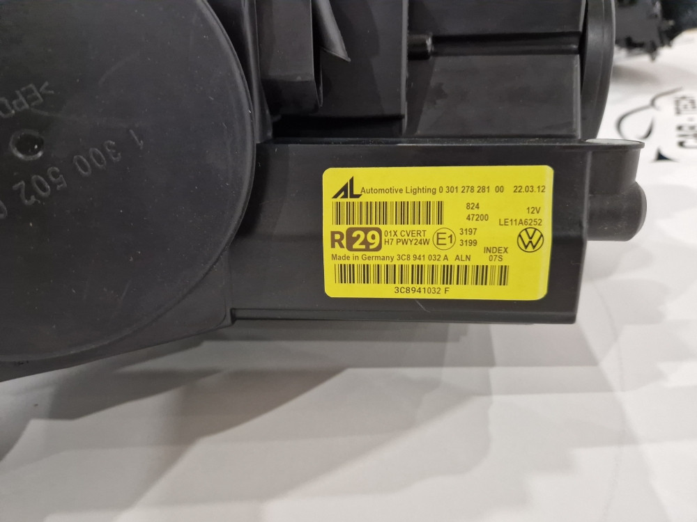 Far Passat CC 3C8 941 032 3C8 941 033 Farovi