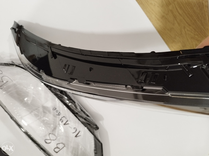 Staklo Fara VW Passat B8 2016-2019 Hella