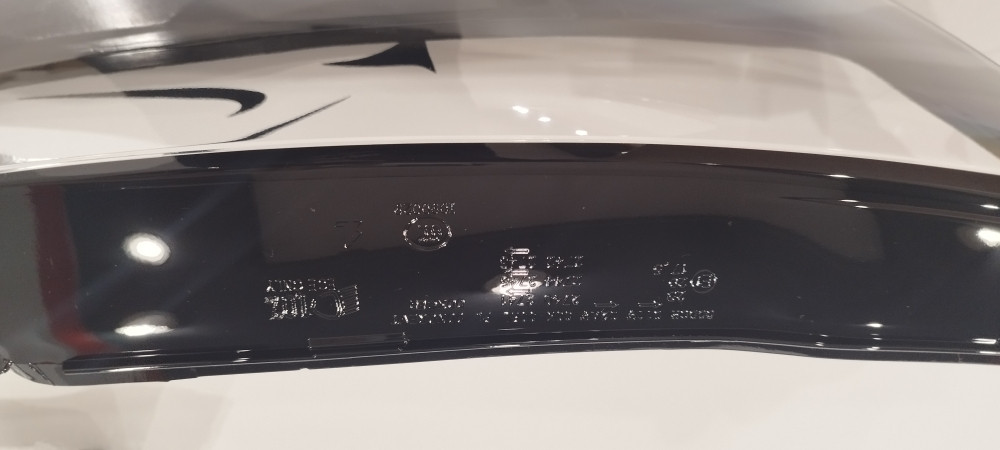 Staklo fara Audi A7 2011-2014 4G8