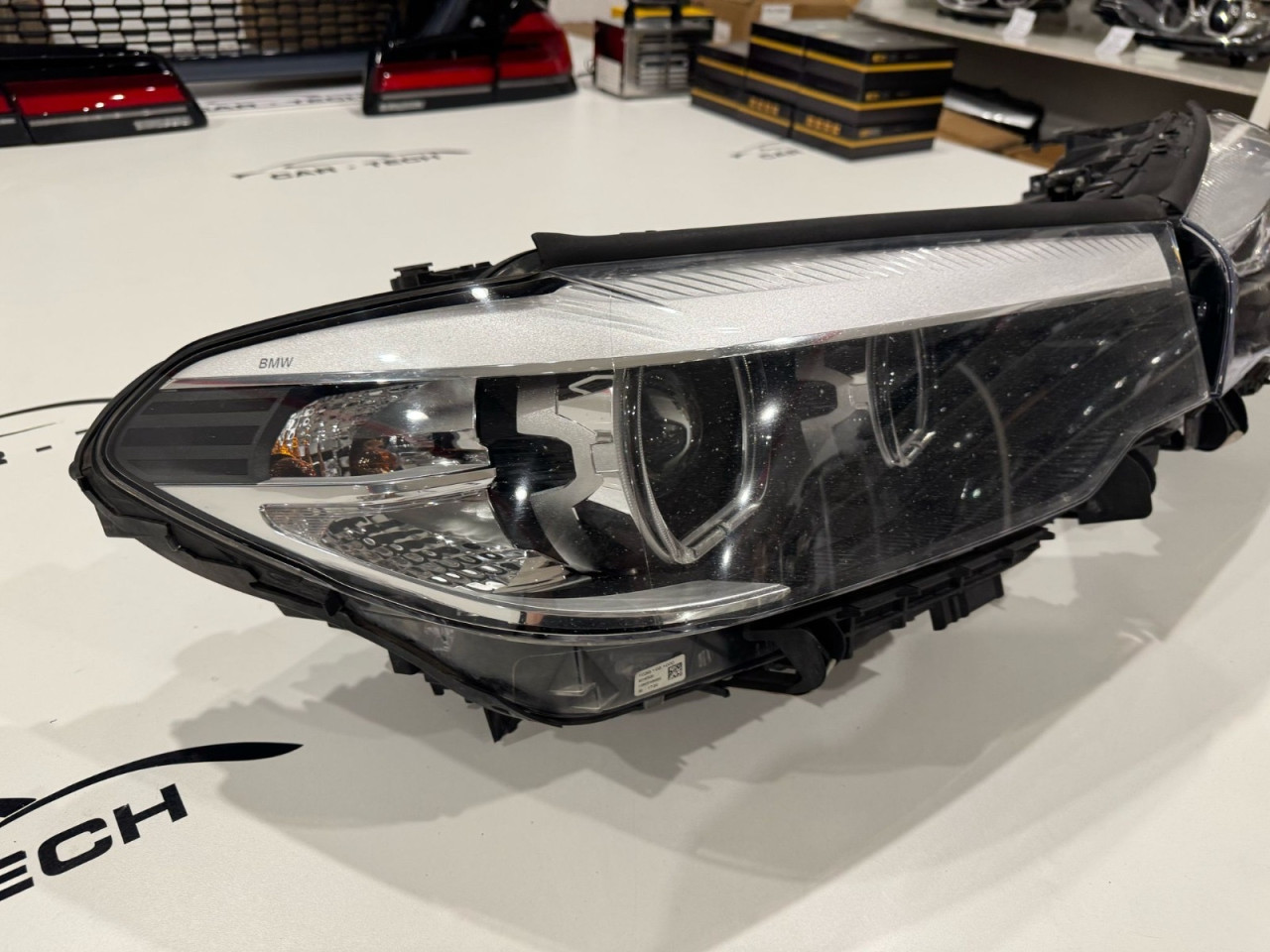 BMW 5 G30 far sa svim elektronikama LED koristeno