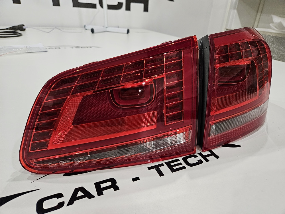 VW TOUAREG Stopka STOP LAMPA LED 044607 Valeo Desna