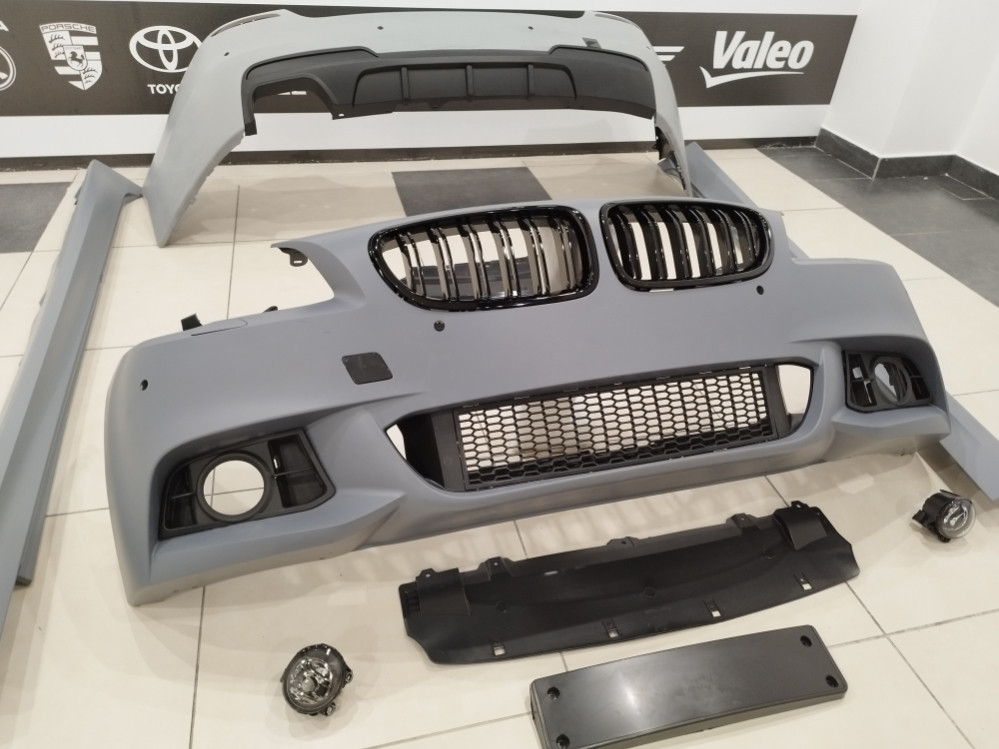 BMW F10 M paket Body Kit sa maglenkama griljama maskama