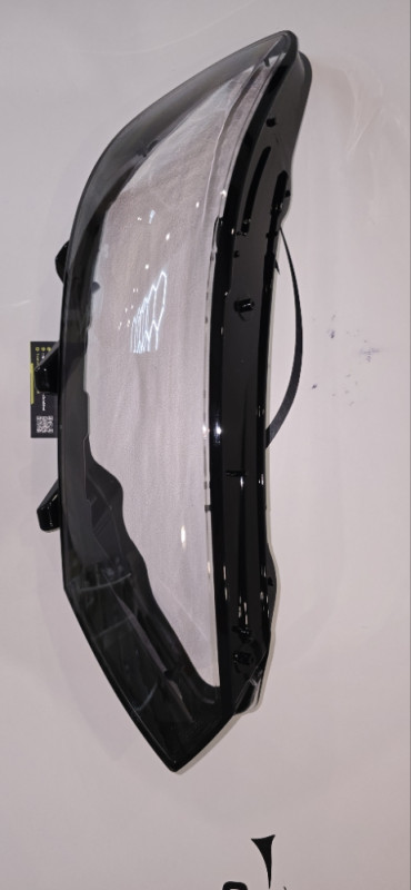Staklo fara Passat B8 2016-19 staklo za far