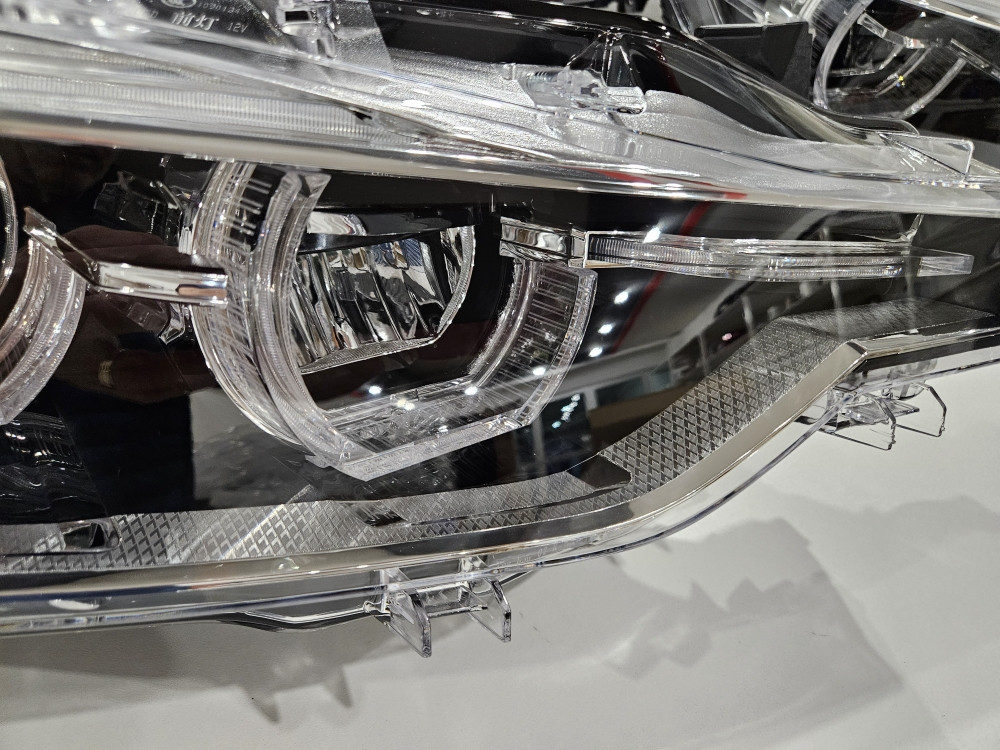Far BMW 3 F30 LCI 2016.-2019.LED Far Hella