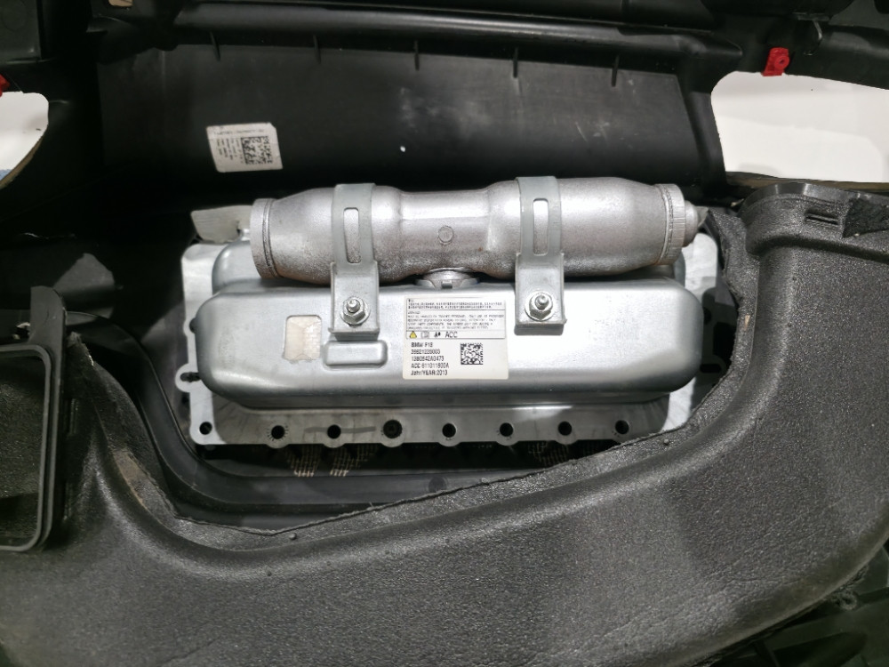 BMW F10 Instrument tabla sa airbagom