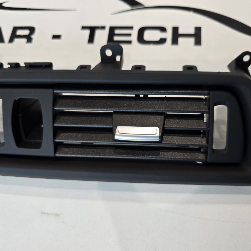BMW F10 F11 resetka ventilacije centralna prednja