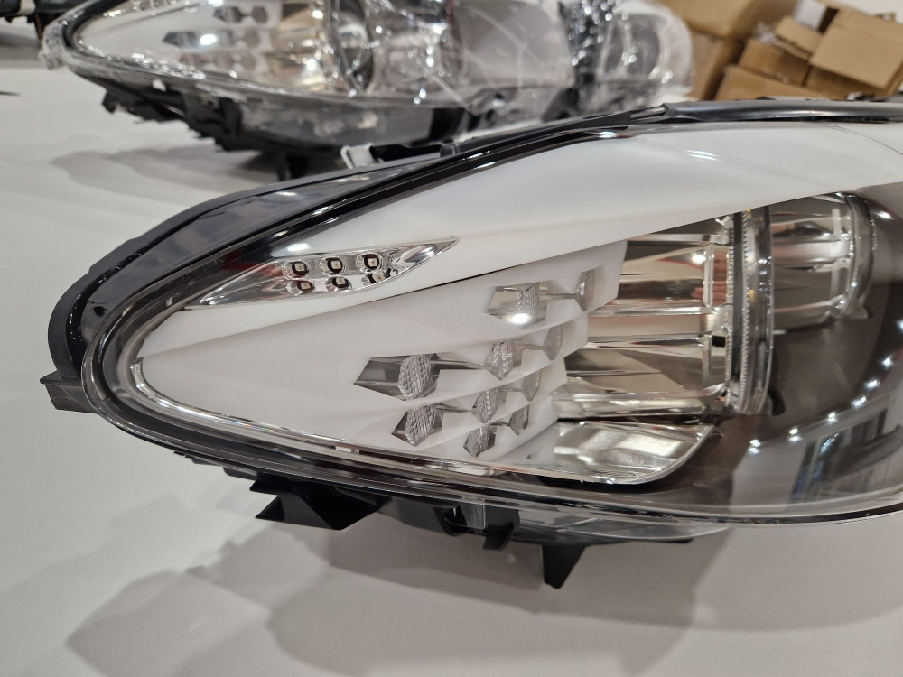 FAR BMW 5 F10 Bi Xenon 1EL 010 131-22 131-21