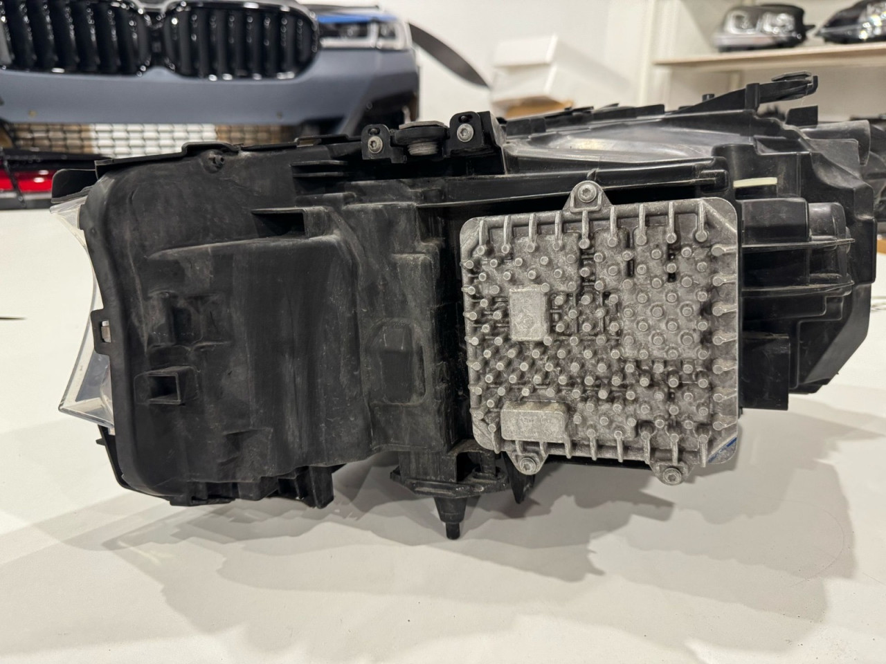 BMW 5 G30 far sa svim elektronikama LED koristeno