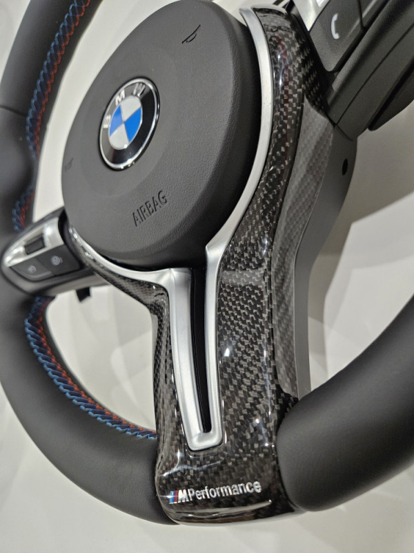 BMW 5 F10 M VOLAN F10 M-TECH sa airbagom CARBON