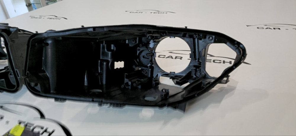 Kuciste fara BMW 5 F10 AFS KUCISTE SA MOTANJEM