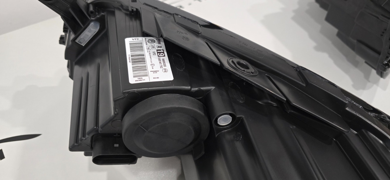 Passat B7  2011-2014 Xenon far 3AB 941 751 752 Valeo