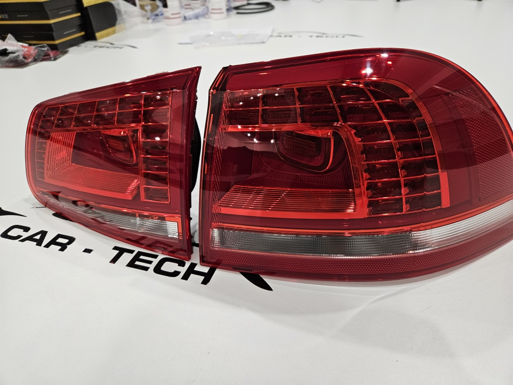 VW TOUAREG Stopka STOP LAMPA LED 044607 Valeo Desna