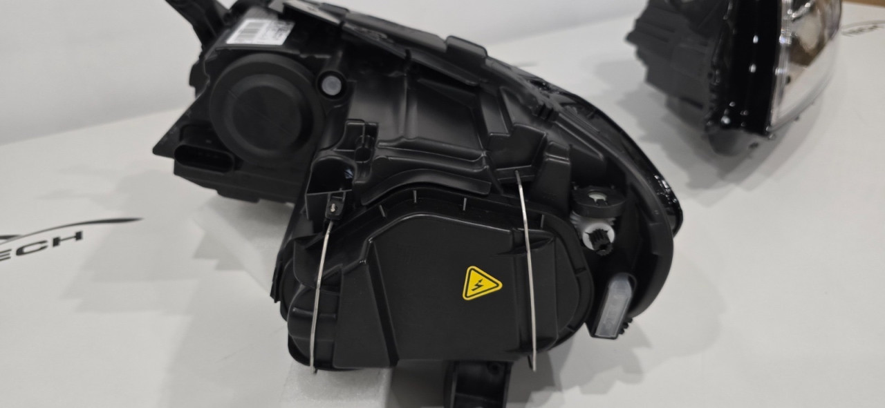 Passat B7  2011-2014 Xenon far 3AB 941 751 752 Valeo