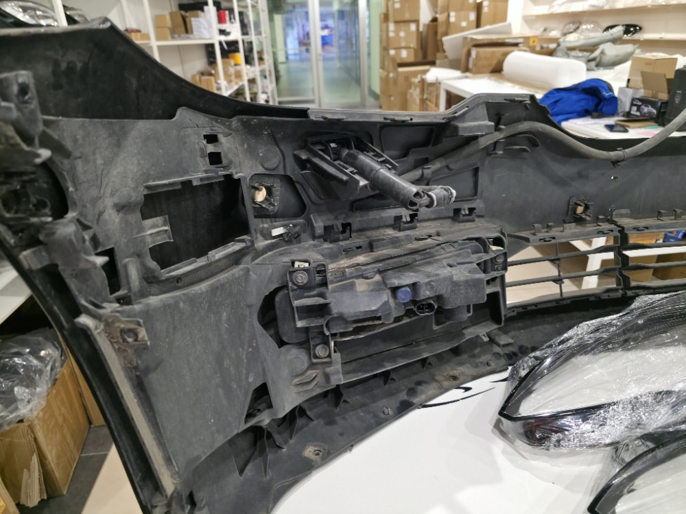 Bmw 5 G30 prednji branik kompletan