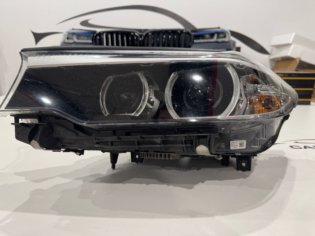 BMW 5 G30 far sa svim elektronikama LED koristeno