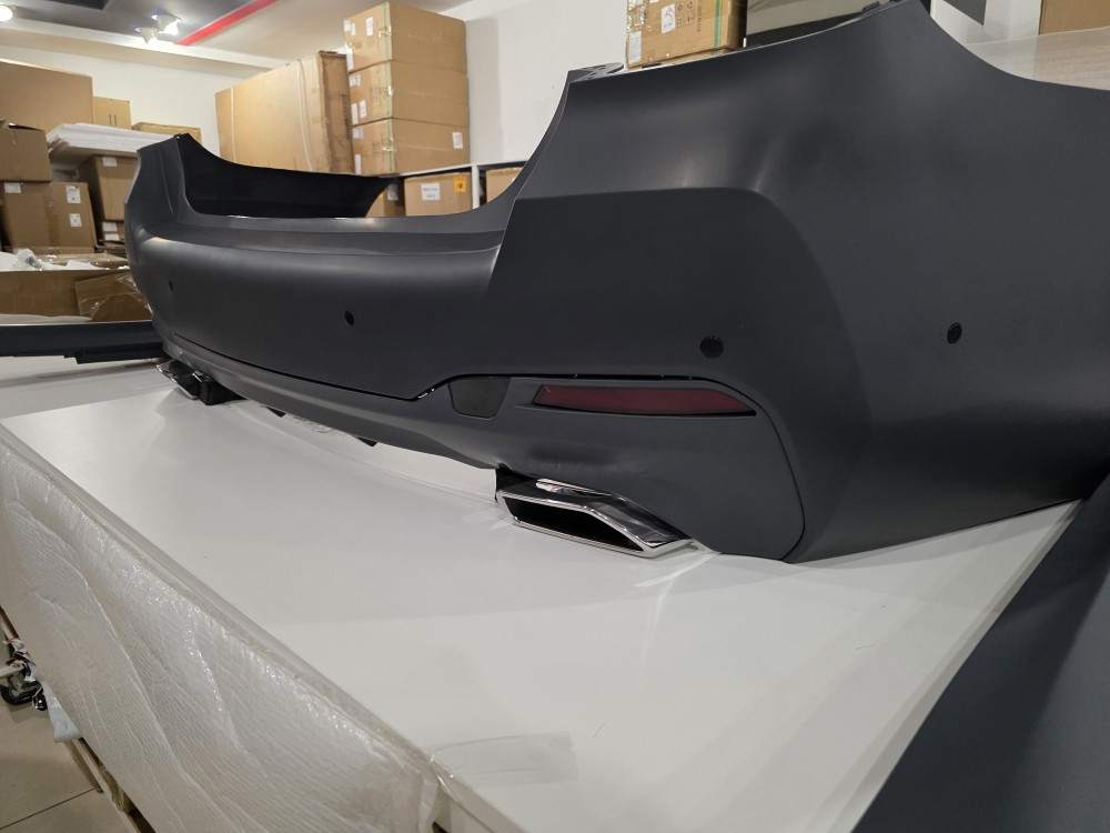 BMW 5 G30 Zadnji Branik Difuzor komplet konverzija zadnjeg dijela