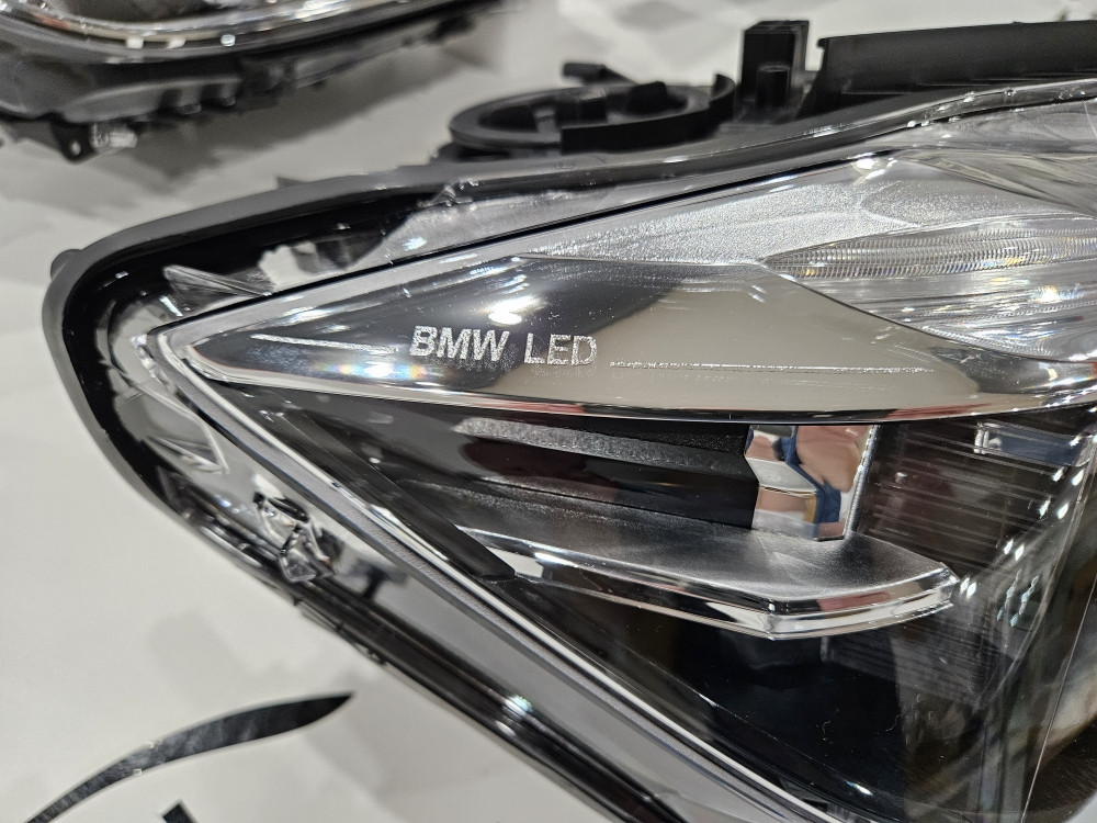 Far BMW 3 F30 LCI 2016.-2019.LED Far Hella