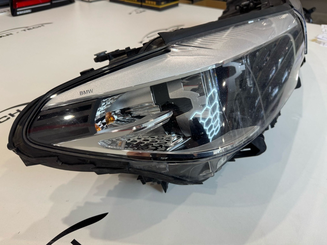 BMW 5 G30 far sa svim elektronikama LED koristeno