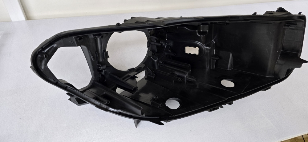 Kuciste fara BMW 5 F10 far AFS