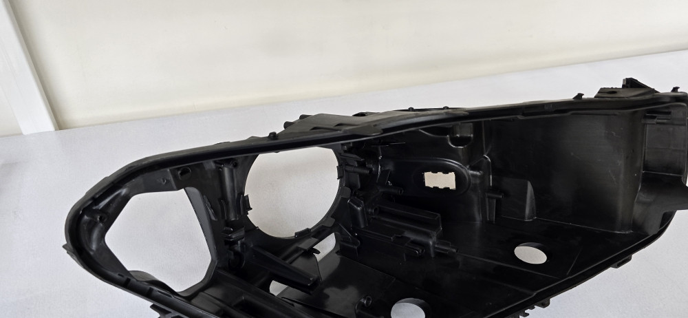 Kuciste fara BMW 5 F10 far AFS