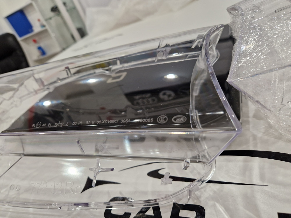 Staklo Fara BMW 7 G11 2016-2019 ZKW