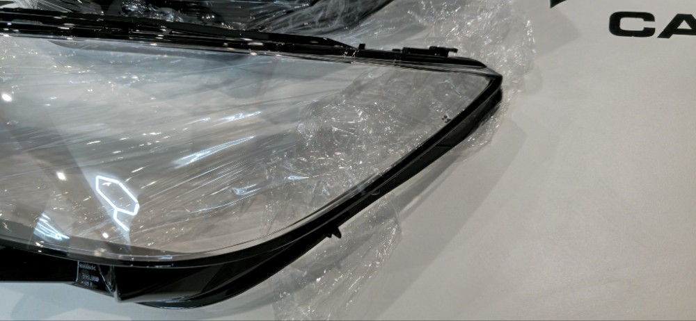 Staklo fara Passat B8 staklo za far Passat B8